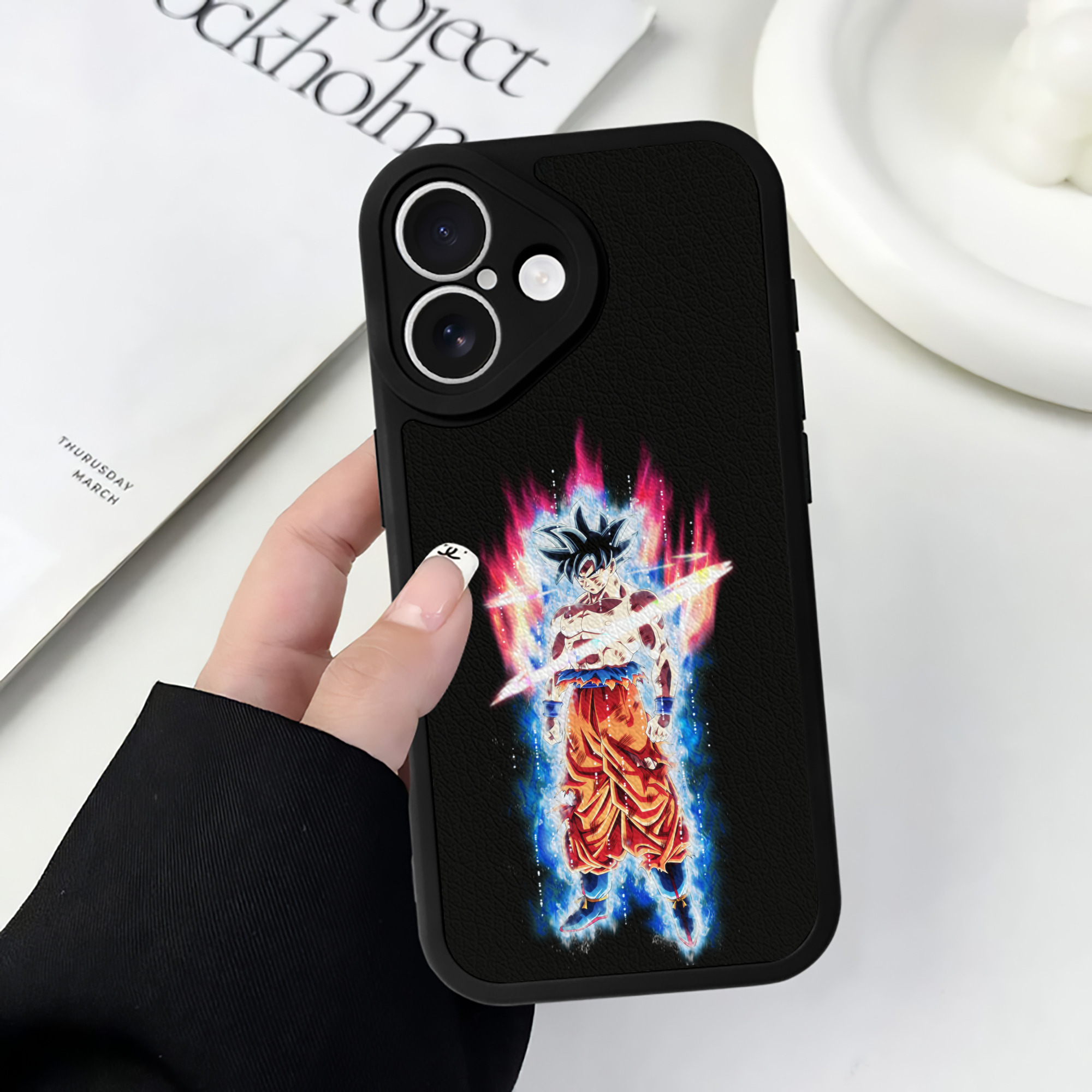 （画像用） ドラゴンボール 孫悟空（そん ごくう）Son Goku カカロット DRAGON BALL Kakarotto 【iPhone 16シリーズ対応】シリコンスマホケース（レザー調） 材質：シリコン
